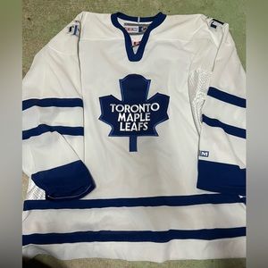 toronto maple leafs jersey